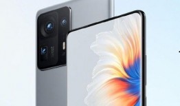 小米超旗舰最新爆料,颠覆想象，性能与美学巅峰之作即将亮相！”